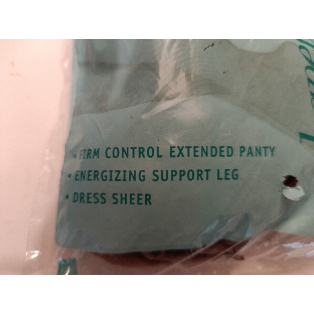 Silkies Control Top Pantyhose Medium New In Package Lot Of 4 Beige